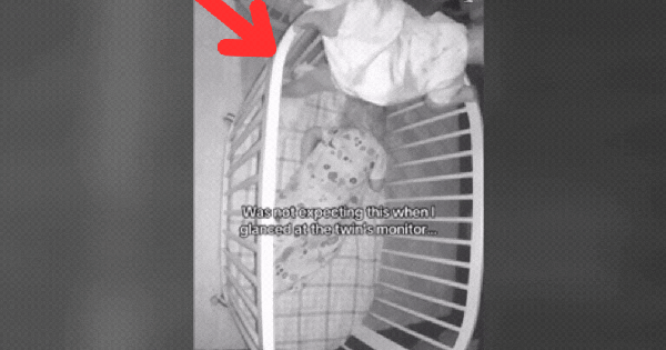 Kiểm tra camera phòng của con sáng sớm, bà mẹ ngay lập tức bật khóc khi thấy cảnh này: 