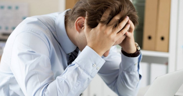 Banker làm việc 20 tiếng/ngày vẫn bị sa thải