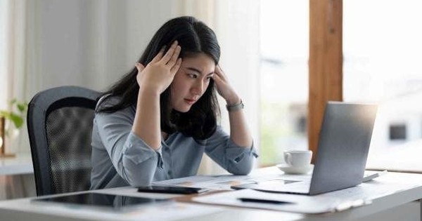 Số lượng công việc không cần kinh nghiệm giảm, 50% Gen Z coi đại học là ‘lãng phí tiền bạc’, lo ngại về tương lai