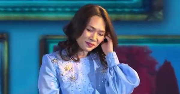 Mỹ Tâm gặp sự cố khi diễn ở Hạ Long, nhắc thẳng khán giả hút thuốc kém duyên