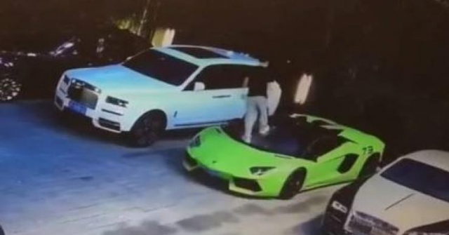 Nhảy lên xe Lamborghini, Rolls Royces  'trút giận' và cái kết đau đớn