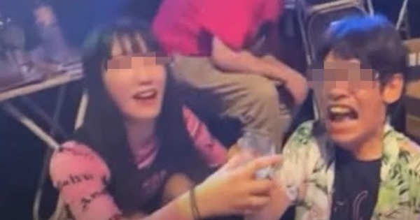 Sốc: 1 nhóm nữ 