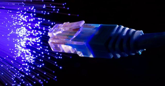 "Siêu cáp quang" mỏng như sợi tóc xô đổ mọi kỷ lục về tốc độ Internet