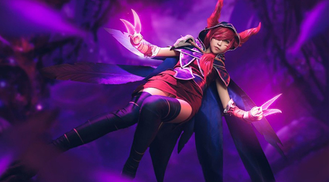 LMHT: Cosplay Xayah – Nữ hoàng của những vũ điệu tử thần