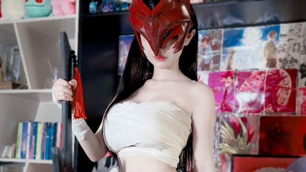 Ngắm mê đắm gái xinh hậu trường màn cosplay Yone