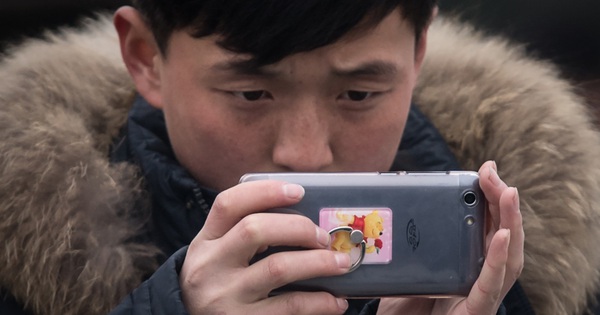 Không iPhone hay Samsung, người Triều Tiên chỉ dùng loại smartphone này: 