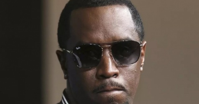 Diddy 'ôm đầu, hoảng loạn' ở tòa