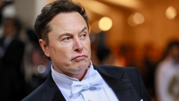 Elon Musk sắp xây sân bay riêng