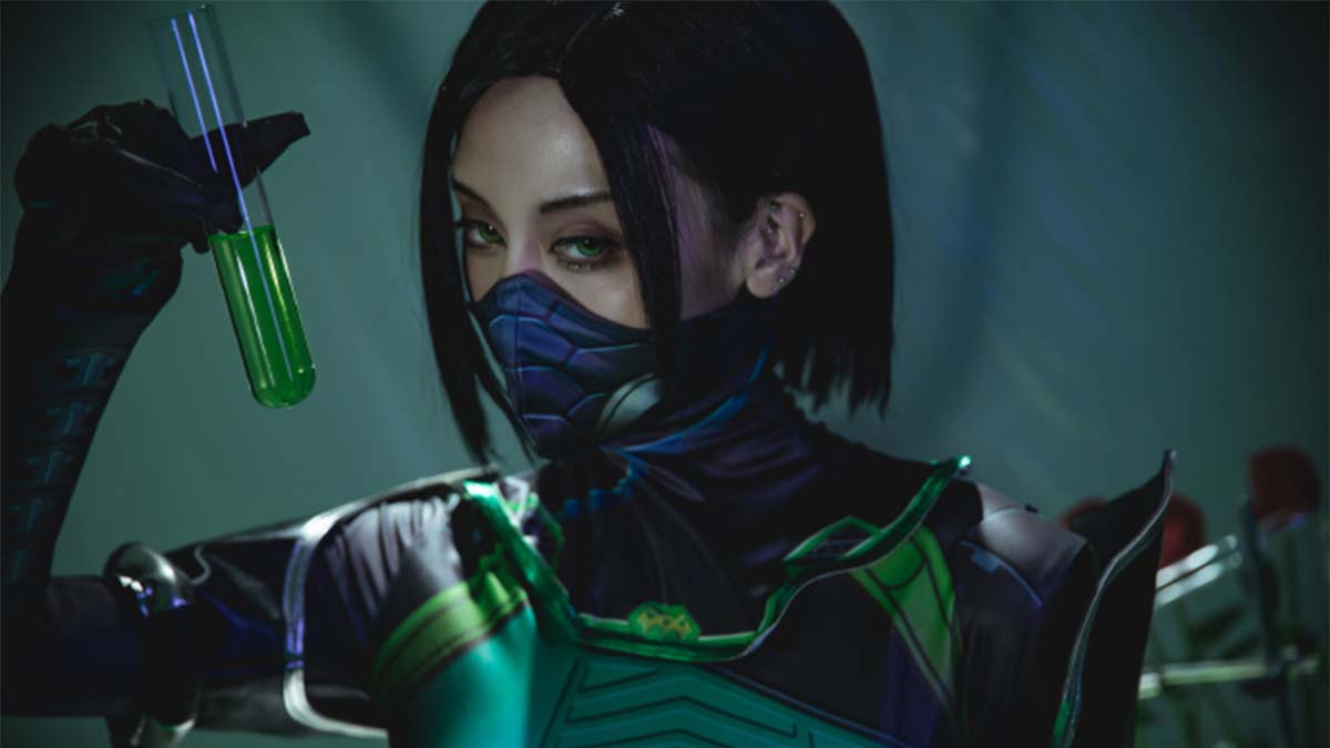 Valorant: Cosplay Viper theo phong cách nhà khoa học cuốn hút đầy ma mị