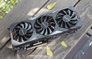 Cận cảnh chiếc RTX 2080 đầu tiên tại Việt Nam: To nạc dài, nhìn qua đã biết hàng khủng