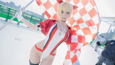 Nữ hoàng Nero Claudius nóng bỏng trong bộ cosplay của Fate/Grand Order - Cosplay