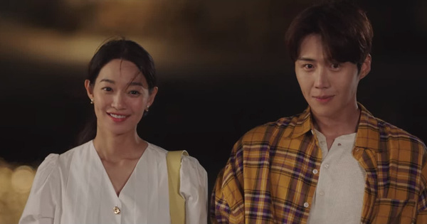 Kim Seon Ho bị Shin Min Ah đánh bầm dập, tưởng anh chị hẹn hò ở Hometown Cha-Cha-Cha rồi mà?