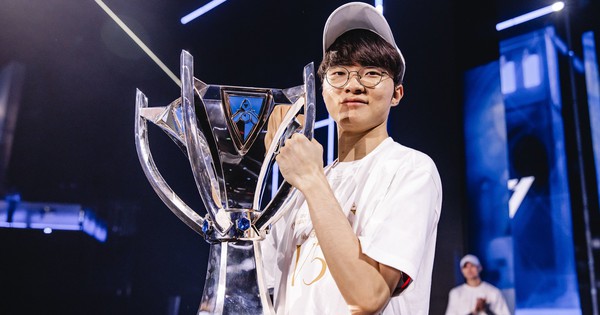 T1 lại vô địch, fan đã già nhưng Faker còn trẻ!