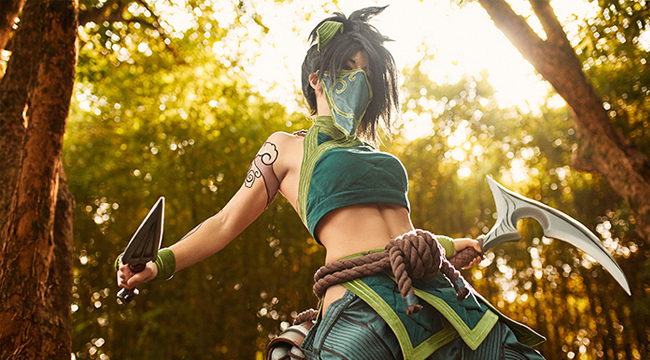 LMHT cosplay: Đắm chìm trong thần thái chiến binh đầy cuốn hút của Akali