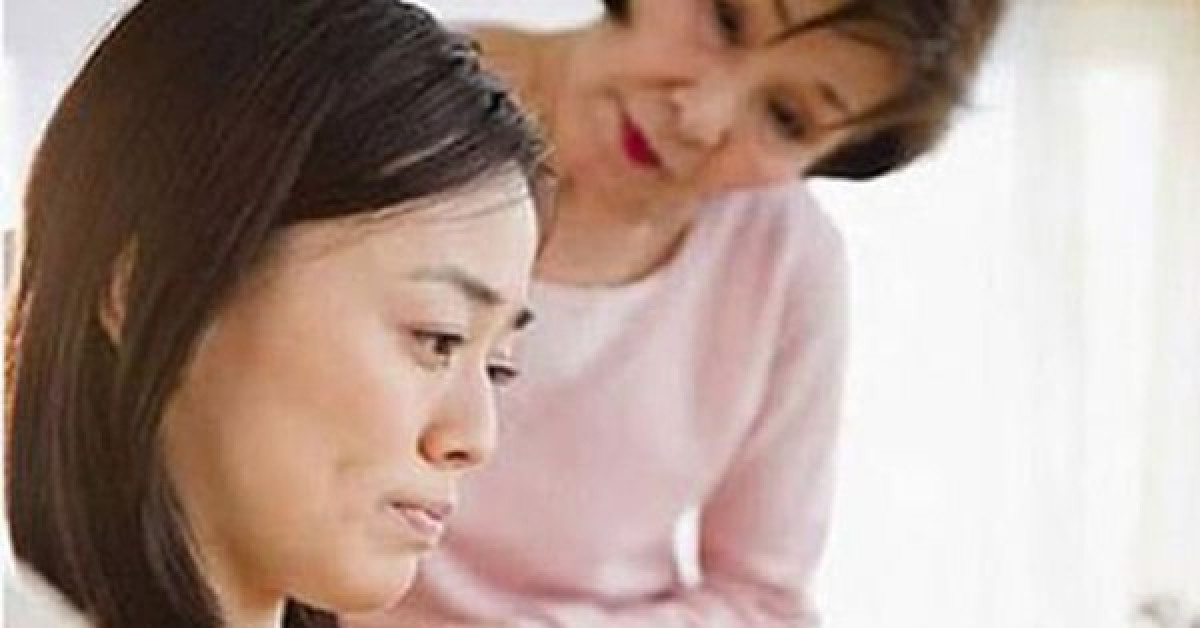 Mẹ chồng luôn đối xử tốt với con dâu nhưng cuốn sổ ghi chép trong ngăn bàn đã tố cáo sự thật ngược lại