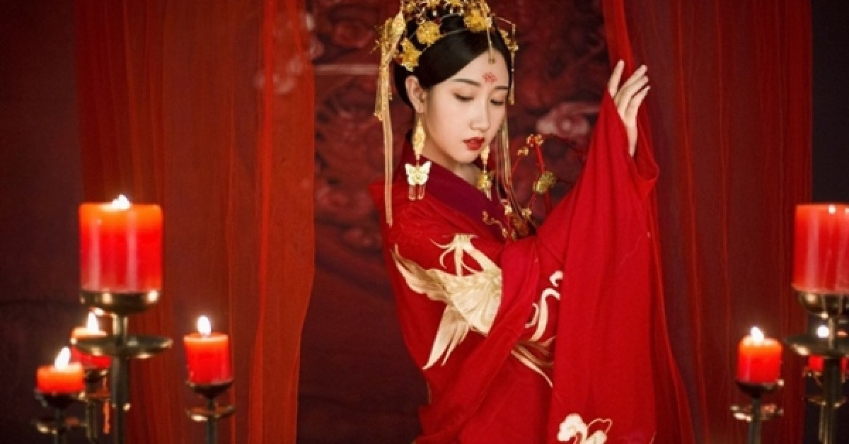 3 món đồ nhạy cảm buộc phải có trong đêm tân hôn thời xưa