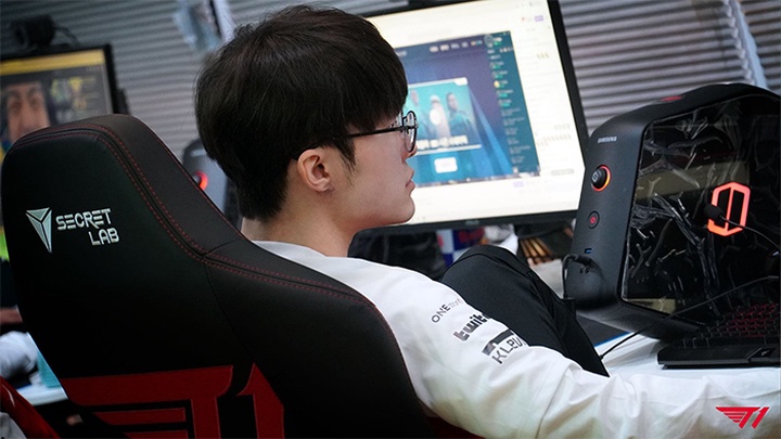 Vắng Faker, T1 thua bạc nhược trước đội áp chót bảng LCK