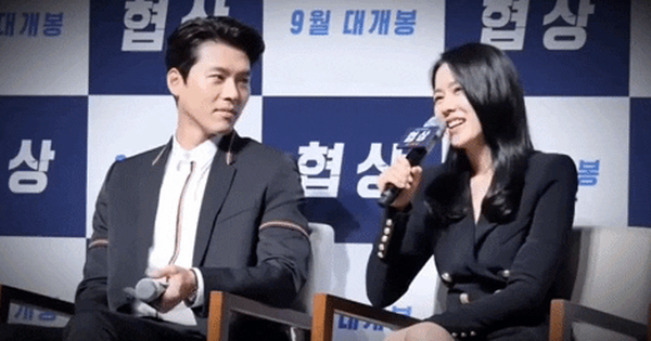 Vẫn biết Hyun Bin yêu Son Ye Jin, nhưng suốt 19 giây giữ mãi hành động u mê thế này thì đúng là 