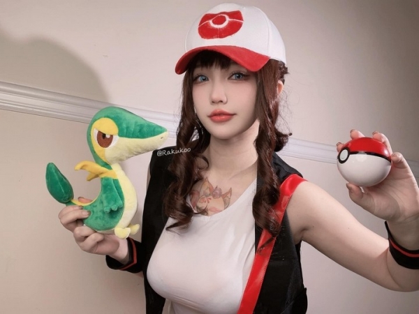 Không thể rời mắt với màn cosplay nhà huấn luyện Pokemon phiên bản nữ này!