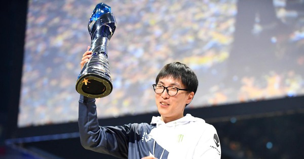 Xạ thủ lắm tài nhiều tật Doublelift 