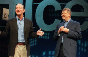 Điểm chung của Bill Gates và Jeff Bezos: Đều thích rửa bát