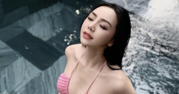 Quỳnh Kool khoe dáng nóng bỏng với bikini