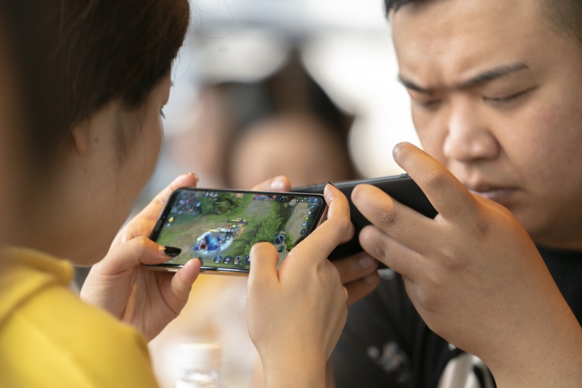 3 điều bất tiện khiến game thủ mobile ghét cay ghét đắng mùa hè