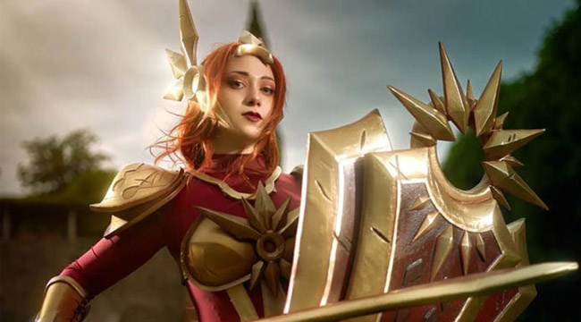 Đắm mình vào cosplay Leona cực kỳ mạnh mẽ của cô nàng Misskuruta