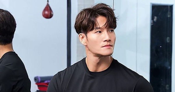 Kim Jong Kook phản ứng khi bị hỏi về tin đồn có vợ con bí mật ở Mỹ