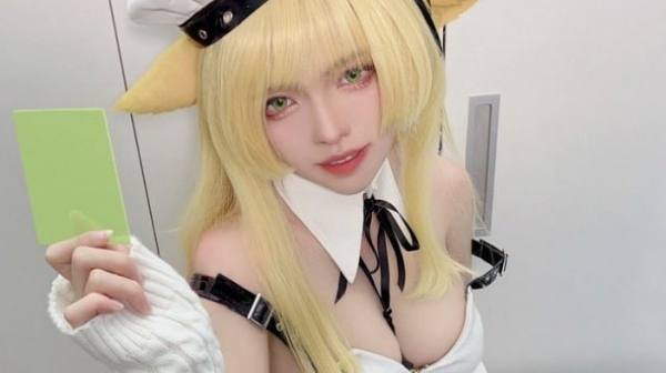 Cosplay Baizhi, hot girl này khiến người chơi muốn vào Wuthering Waves ngay lập tức!