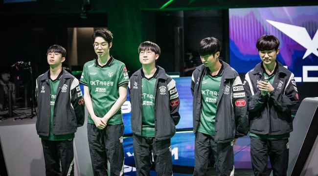 LCK Mùa Hè 2023: Ngài Morgan hết cửa vào playoffs, DRX nhờ T1 giúp một tay