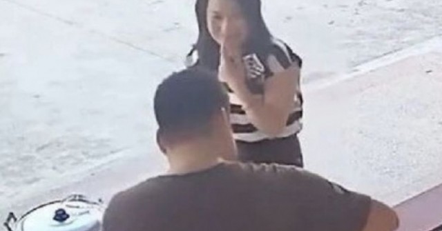 Đi mua bữa sáng, cô gái bất ngờ gặp lại mối tình đầu sau 16 năm