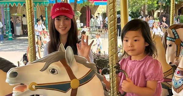 Con gái Chu Châu lộ diện với vẻ đáng yêu khó cưỡng, mẹ trẻ trung hết nấc
