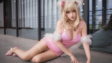 Ngẩn ngơ trước ánh mắt vừa ngọt ngào vừa quyến rũ của Ahri - Cosplay