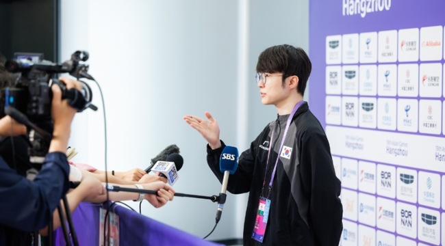 Faker có câu trả lời hoàn hảo về eSports khiến nhiều fan tâm đắc