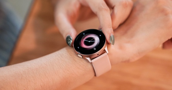 Đánh giá thiết kế Galaxy Watch Active 2: Thay đổi ít nhưng trải nghiệm vẫn nhiều