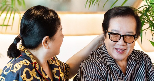 Elvis Phương: “Ngày nào cũng có người đem tôm hùm tới cho tôi ăn”