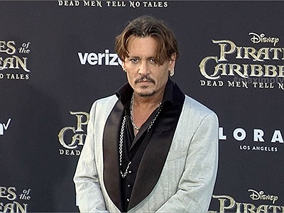 Đá Johnny Depp khỏi 