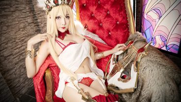 Cosplay Europa đầy khí chất quý’s tộc khi không cưỡi bò trong FGO - Cosplay