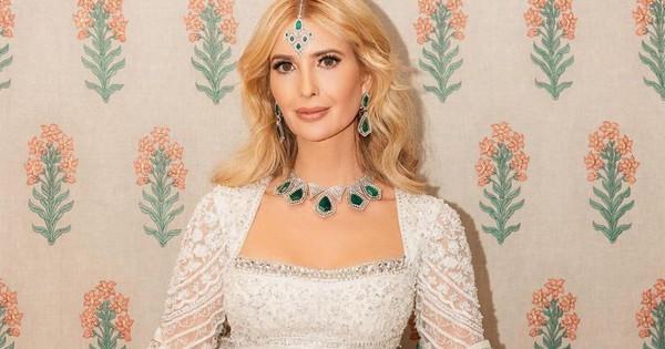 Ivanka Trump khoe eo con kiến tại tiệc cưới 120 triệu USD