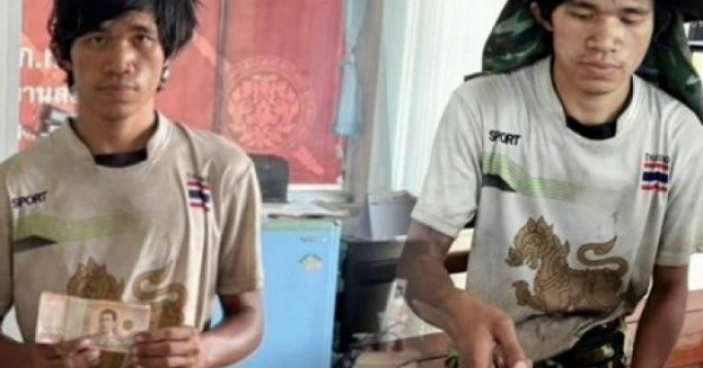 Đi nhặt rác, người đàn ông phát hiện cục tiền mặt bên lề đường