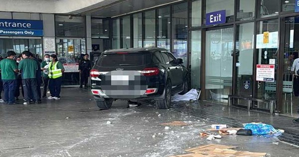 Ô tô lao vào giữa nhà ga sân bay tại Philippines khiến nhiều người thương vong: Cảnh tượng hỗn loạn tại hiện trường