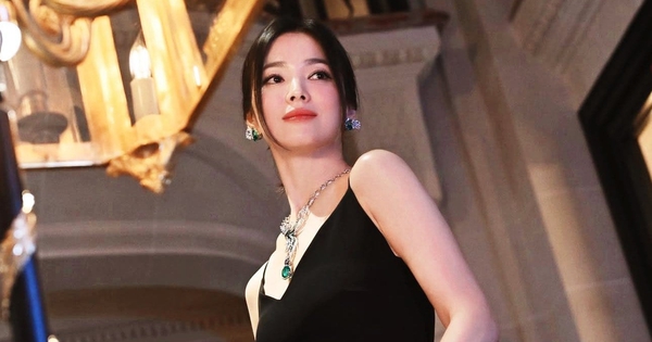 9 năm Song Hye Kyo đạt đỉnh cao nhan sắc: Vẻ đẹp năm 22 tuổi xứng đáng phong thần