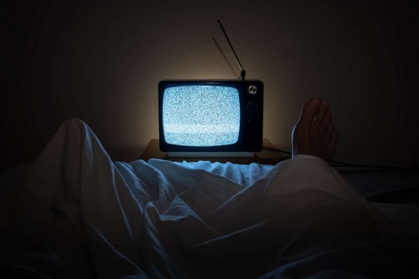 Ngủ gật khi xem TV có thể gây béo phì và nhiều bệnh khác