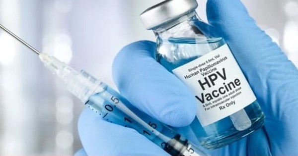 Nhân viên y tế tiêm nước muối thay cho vaccine, dư luận Trung Quốc nổi giận