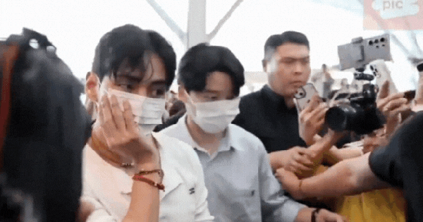 Kinh hoàng cảnh V (BTS) bị fan lao vào xô đẩy, sân bay náo loạn như "zoombie" vỡ trận
