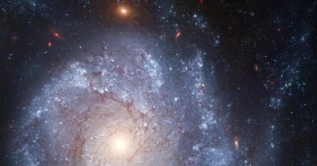 NASA/ESA chụp được vật thể có khả năng tái sinh kỳ lạ