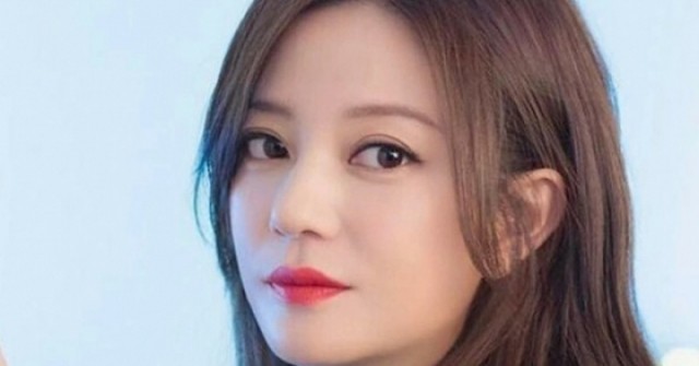 Triệu Vy bị đóng băng cổ phiếu