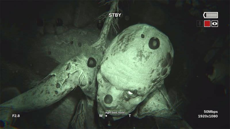 Bố đang chơi Outlast 2, con gái bước vào và tạo nên clip hot nhất Twitch