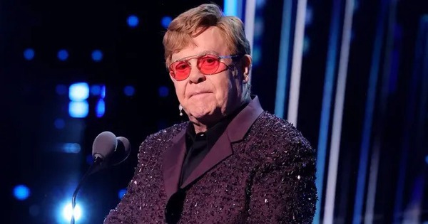 Elton John mất thị lực một bên mắt